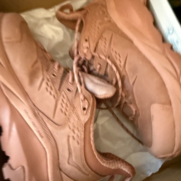 Gorgeous Hoka Kaha 2 Low GTX 1130530-CCPP Nubuck Hiker NEW w tags & box. - Picture 8 of 8